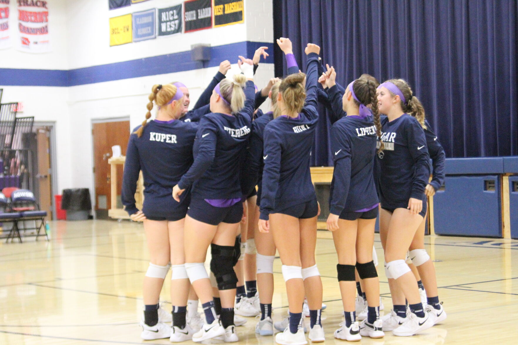 Huddle_NB_4736.JPG